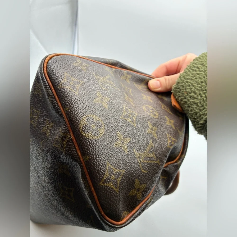 Sold ❌ Louis Vuitton monogram vintage speedy 25 hand bag